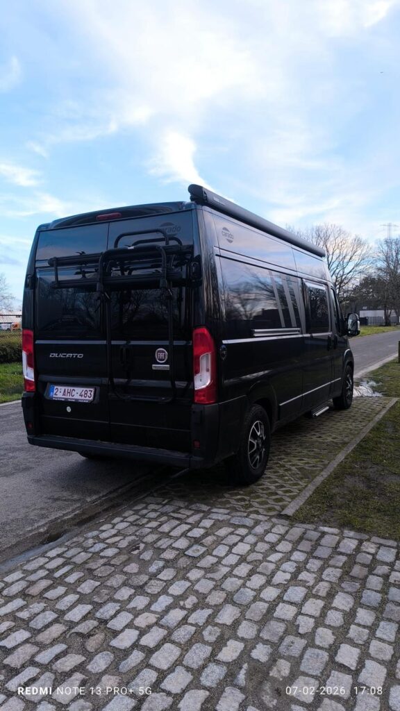 CARADO CAMPERBUS exterieur